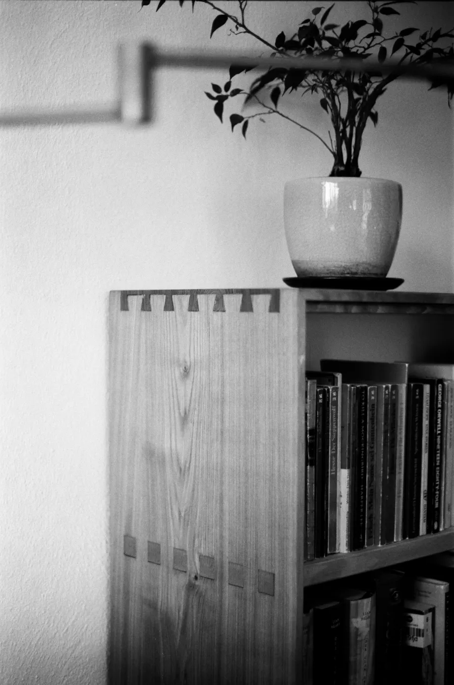 Bücherregal – Seitenansicht